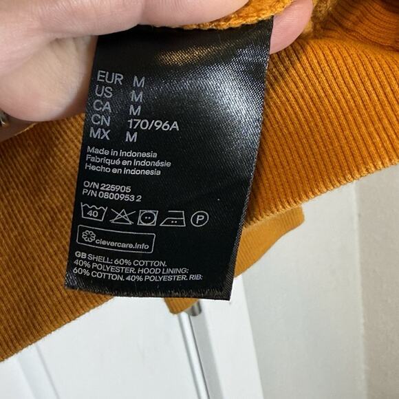 H&M Basic by Divided Women’s Disney Embroidered Mickey Mouse Sweatshirt Size M - Picture 5 of 5